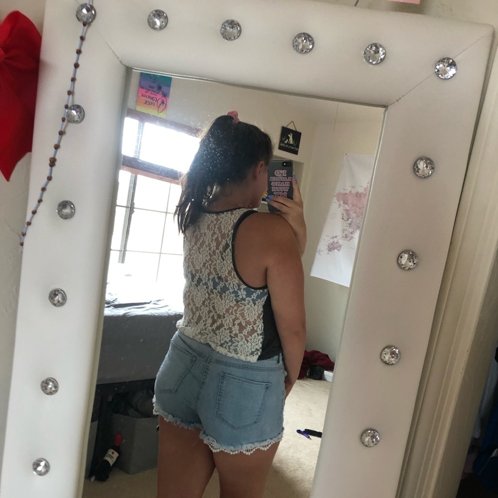 Super cute crop top!